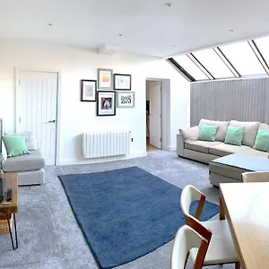 Crowd Luxury - Park View Apartment Doncaster